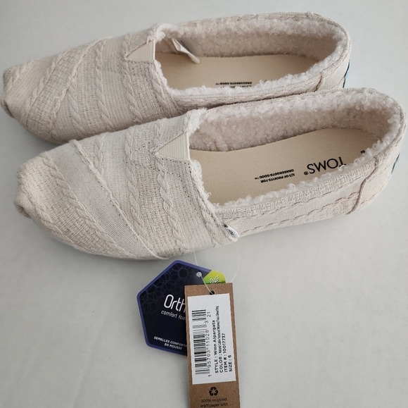 Toms - Picture 2 of 6
